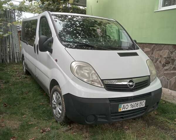 Белый Опель Виваро, объемом двигателя 1.87 л и пробегом 256 тыс. км за 7800 $, фото 1 на Automoto.ua