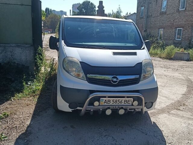 Білий Опель Віваро, об'ємом двигуна 2 л та пробігом 324 тис. км за 8100 $, фото 1 на Automoto.ua