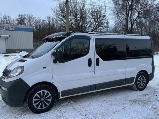 Белый Опель Виваро, объемом двигателя 2 л и пробегом 260 тыс. км за 8800 $, фото 1 на Automoto.ua