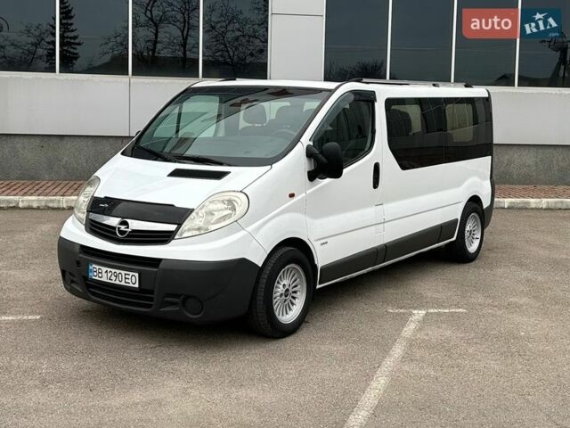 Білий Опель Віваро, об'ємом двигуна 2 л та пробігом 337 тис. км за 8600 $, фото 1 на Automoto.ua