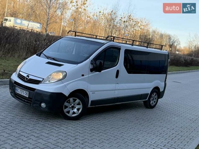 Белый Опель Виваро, объемом двигателя 2 л и пробегом 410 тыс. км за 6200 $, фото 1 на Automoto.ua