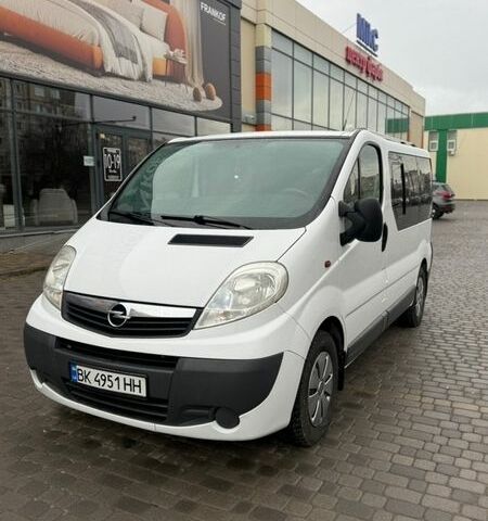 Білий Опель Віваро, об'ємом двигуна 2 л та пробігом 349 тис. км за 8600 $, фото 1 на Automoto.ua