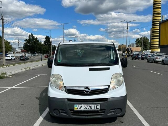 Белый Опель Виваро, объемом двигателя 2 л и пробегом 332 тыс. км за 9300 $, фото 1 на Automoto.ua