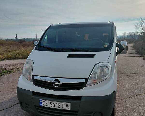 Белый Опель Виваро, объемом двигателя 2 л и пробегом 385 тыс. км за 8800 $, фото 1 на Automoto.ua