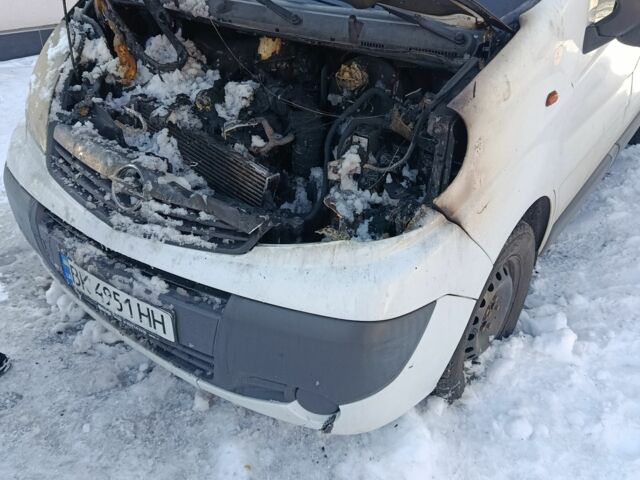 Білий Опель Віваро, об'ємом двигуна 2 л та пробігом 350 тис. км за 3380 $, фото 1 на Automoto.ua
