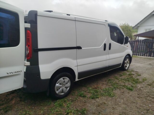 Білий Опель Віваро, об'ємом двигуна 2 л та пробігом 320 тис. км за 6500 $, фото 1 на Automoto.ua