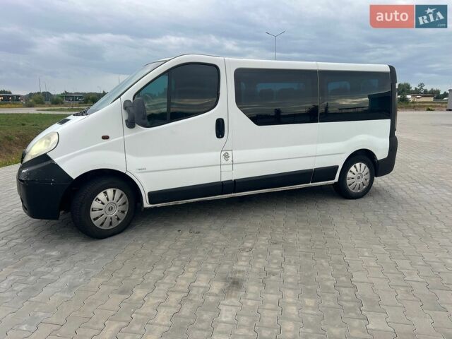 Белый Опель Виваро, объемом двигателя 1.9 л и пробегом 348 тыс. км за 8500 $, фото 1 на Automoto.ua