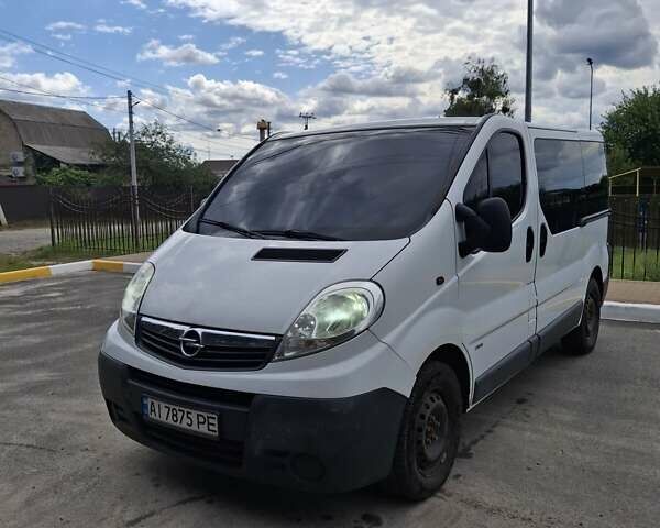 Білий Опель Віваро, об'ємом двигуна 2.46 л та пробігом 278 тис. км за 11000 $, фото 1 на Automoto.ua