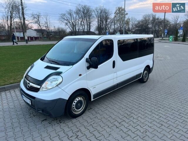 Білий Опель Віваро, об'ємом двигуна 2 л та пробігом 313 тис. км за 8800 $, фото 1 на Automoto.ua