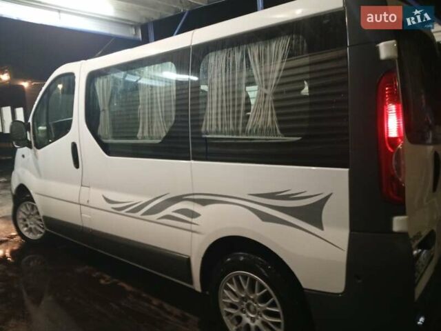 Белый Опель Виваро, объемом двигателя 2 л и пробегом 262 тыс. км за 8500 $, фото 1 на Automoto.ua