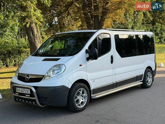 Белый Опель Виваро, объемом двигателя 2 л и пробегом 224 тыс. км за 9500 $, фото 1 на Automoto.ua