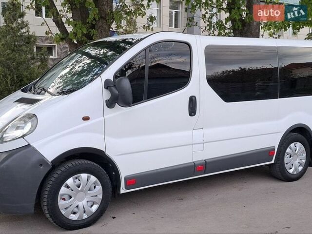 Белый Опель Виваро, объемом двигателя 2 л и пробегом 250 тыс. км за 8300 $, фото 1 на Automoto.ua