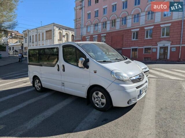 Белый Опель Виваро, объемом двигателя 2 л и пробегом 370 тыс. км за 9500 $, фото 1 на Automoto.ua