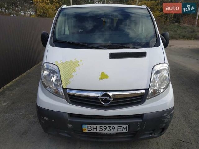Білий Опель Віваро, об'ємом двигуна 2.46 л та пробігом 147 тис. км за 8700 $, фото 1 на Automoto.ua
