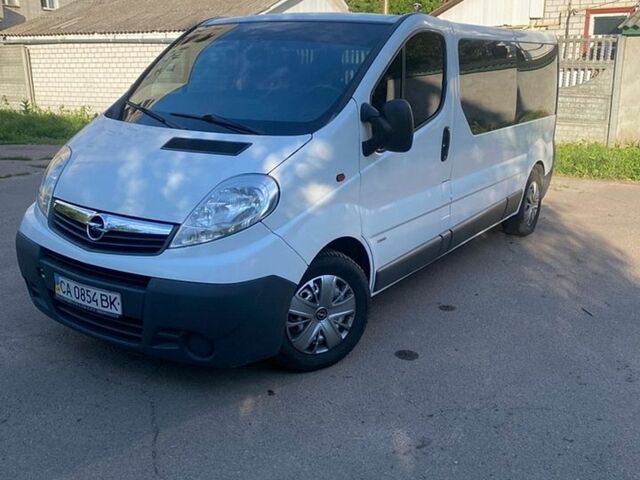 Белый Опель Виваро, объемом двигателя 2 л и пробегом 313 тыс. км за 8300 $, фото 1 на Automoto.ua