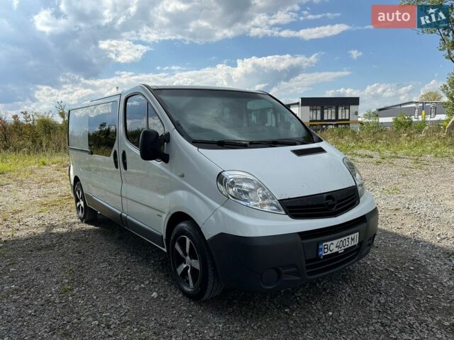 Белый Опель Виваро, объемом двигателя 2 л и пробегом 300 тыс. км за 8500 $, фото 1 на Automoto.ua