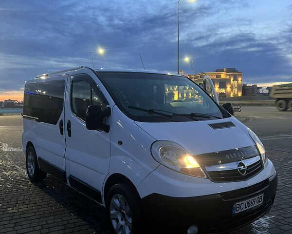 Білий Опель Віваро, об'ємом двигуна 2 л та пробігом 280 тис. км за 8300 $, фото 1 на Automoto.ua