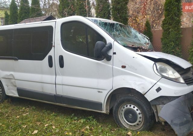 Белый Опель Виваро, объемом двигателя 2 л и пробегом 301 тыс. км за 3200 $, фото 1 на Automoto.ua