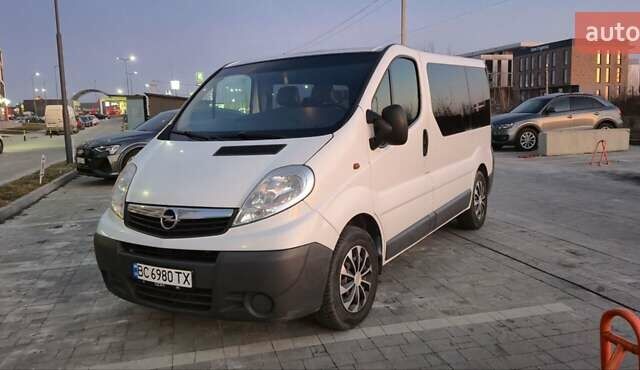 Белый Опель Виваро, объемом двигателя 2 л и пробегом 263 тыс. км за 8600 $, фото 1 на Automoto.ua