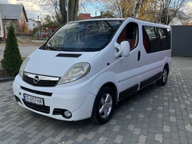 Белый Опель Виваро, объемом двигателя 2.5 л и пробегом 585 тыс. км за 7522 $, фото 1 на Automoto.ua