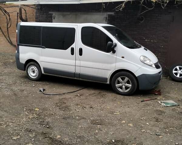 Білий Опель Віваро, об'ємом двигуна 2.46 л та пробігом 260 тис. км за 8500 $, фото 1 на Automoto.ua