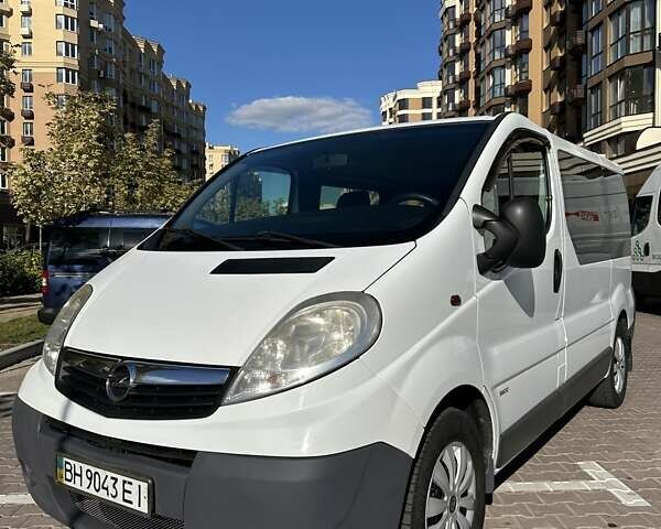Білий Опель Віваро, об'ємом двигуна 2 л та пробігом 349 тис. км за 8800 $, фото 1 на Automoto.ua