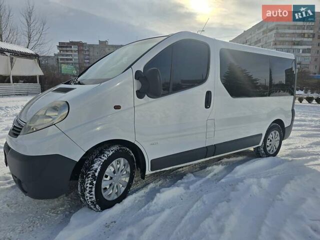 Белый Опель Виваро, объемом двигателя 2 л и пробегом 298 тыс. км за 8500 $, фото 1 на Automoto.ua