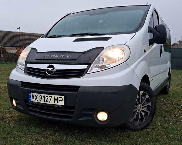 Білий Опель Віваро, об'ємом двигуна 2.46 л та пробігом 320 тис. км за 8500 $, фото 1 на Automoto.ua