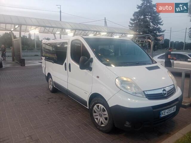 Белый Опель Виваро, объемом двигателя 2 л и пробегом 305 тыс. км за 7000 $, фото 1 на Automoto.ua