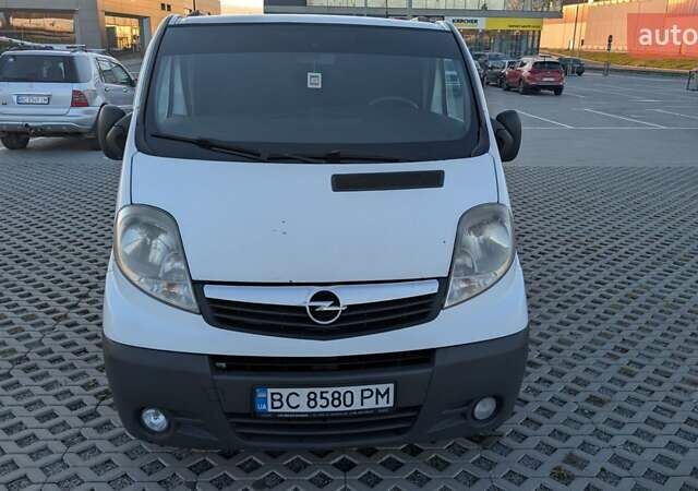 Білий Опель Віваро, об'ємом двигуна 2 л та пробігом 436 тис. км за 8700 $, фото 1 на Automoto.ua