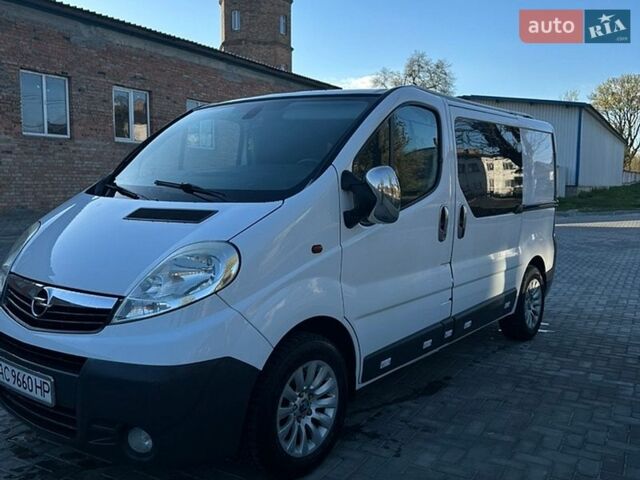 Белый Опель Виваро, объемом двигателя 2 л и пробегом 259 тыс. км за 8900 $, фото 1 на Automoto.ua