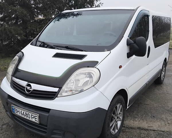 Білий Опель Віваро, об'ємом двигуна 2 л та пробігом 385 тис. км за 8500 $, фото 1 на Automoto.ua