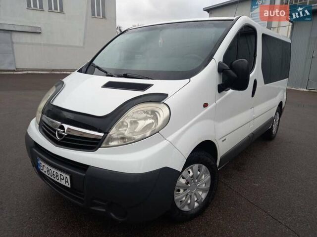 Білий Опель Віваро, об'ємом двигуна 2 л та пробігом 398 тис. км за 7200 $, фото 1 на Automoto.ua
