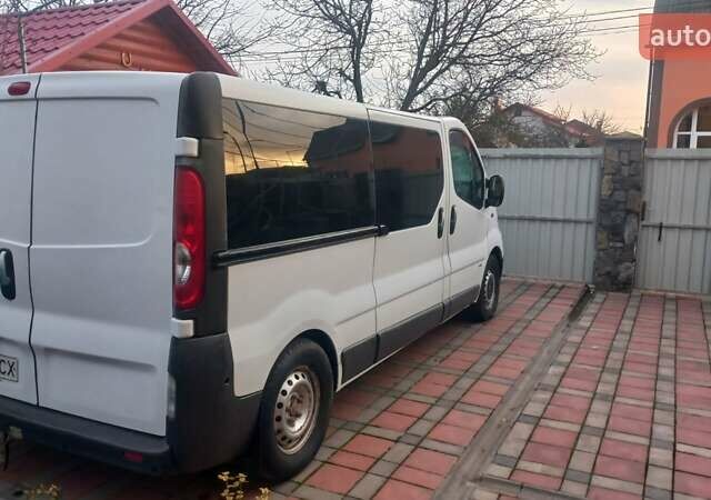 Белый Опель Виваро, объемом двигателя 2 л и пробегом 260 тыс. км за 8500 $, фото 1 на Automoto.ua