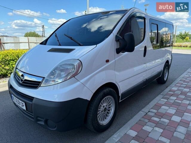 Білий Опель Віваро, об'ємом двигуна 2 л та пробігом 322 тис. км за 8500 $, фото 1 на Automoto.ua
