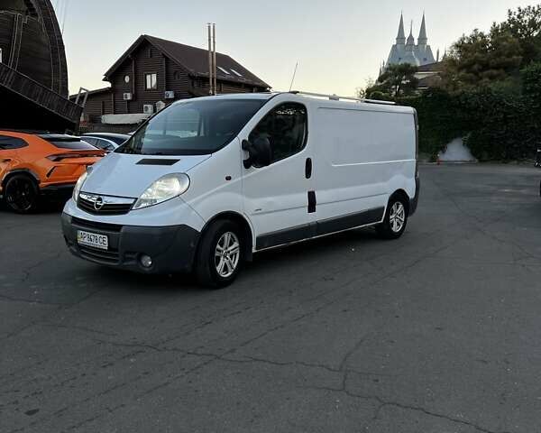 Белый Опель Виваро, объемом двигателя 1.87 л и пробегом 300 тыс. км за 7300 $, фото 1 на Automoto.ua