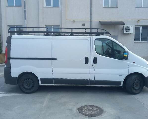 Белый Опель Виваро, объемом двигателя 2 л и пробегом 253 тыс. км за 7900 $, фото 1 на Automoto.ua