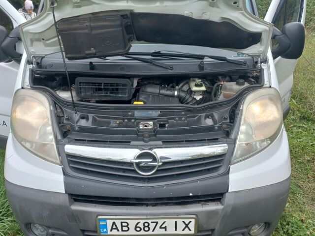 Білий Опель Віваро, об'ємом двигуна 2 л та пробігом 380 тис. км за 8000 $, фото 1 на Automoto.ua
