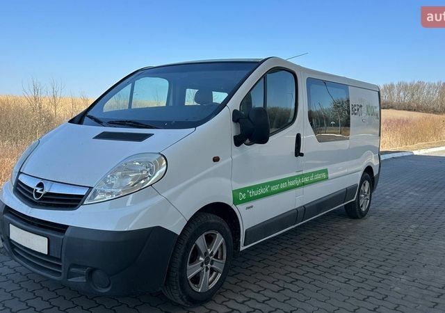 Білий Опель Віваро, об'ємом двигуна 2 л та пробігом 277 тис. км за 11500 $, фото 1 на Automoto.ua