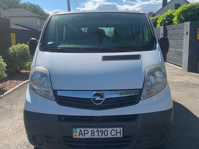 Білий Опель Віваро, об'ємом двигуна 2 л та пробігом 280 тис. км за 8600 $, фото 1 на Automoto.ua