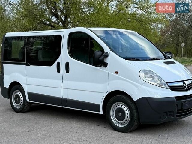 Белый Опель Виваро, объемом двигателя 2 л и пробегом 230 тыс. км за 8900 $, фото 1 на Automoto.ua