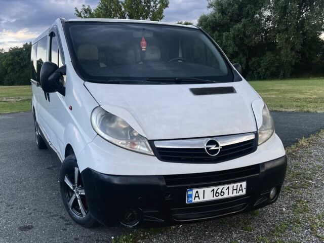 Белый Опель Виваро, объемом двигателя 2 л и пробегом 390 тыс. км за 7610 $, фото 1 на Automoto.ua