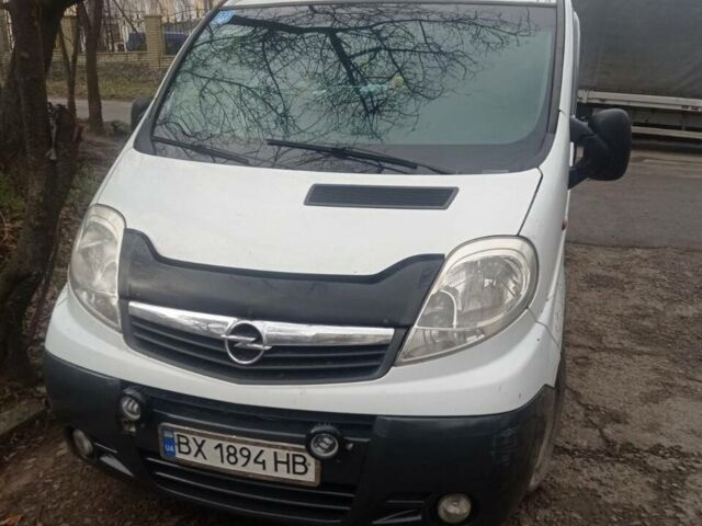 Белый Опель Виваро, объемом двигателя 2 л и пробегом 240 тыс. км за 9500 $, фото 1 на Automoto.ua