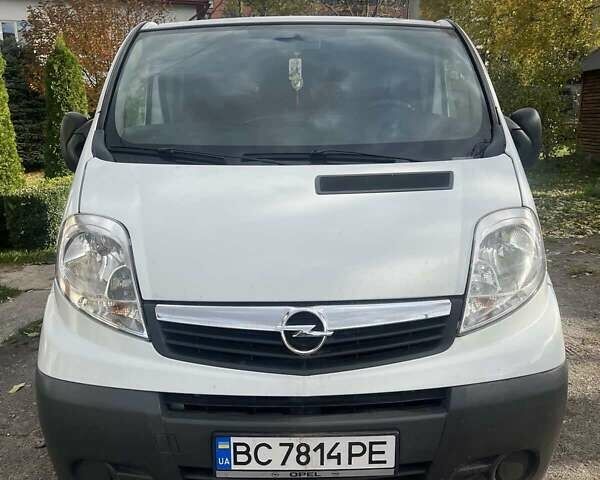 Белый Опель Виваро, объемом двигателя 2 л и пробегом 266 тыс. км за 9500 $, фото 1 на Automoto.ua