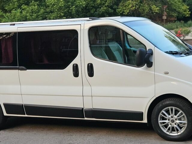 Белый Опель Виваро, объемом двигателя 2 л и пробегом 250 тыс. км за 9800 $, фото 1 на Automoto.ua