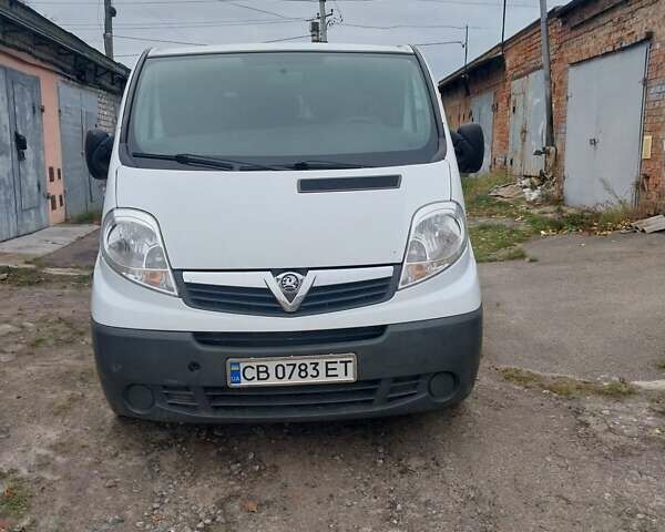 Білий Опель Віваро, об'ємом двигуна 2 л та пробігом 318 тис. км за 8750 $, фото 1 на Automoto.ua