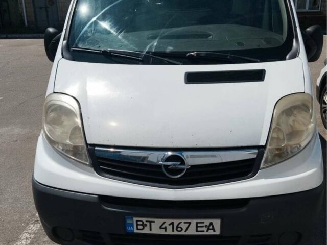 Білий Опель Віваро, об'ємом двигуна 2 л та пробігом 520 тис. км за 6300 $, фото 1 на Automoto.ua