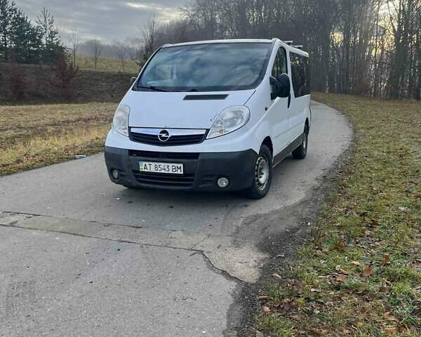 Белый Опель Виваро, объемом двигателя 2 л и пробегом 504 тыс. км за 7900 $, фото 1 на Automoto.ua