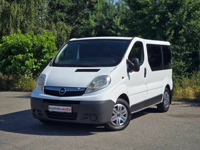 Білий Опель Віваро, об'ємом двигуна 2 л та пробігом 228 тис. км за 9998 $, фото 1 на Automoto.ua