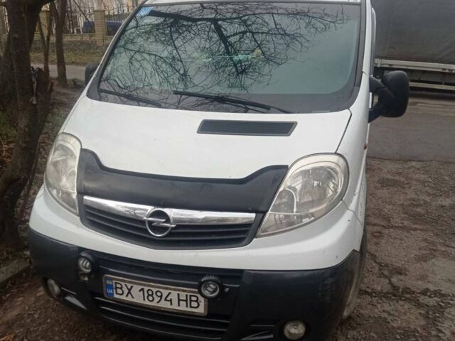 Білий Опель Віваро, об'ємом двигуна 2 л та пробігом 240 тис. км за 9500 $, фото 1 на Automoto.ua